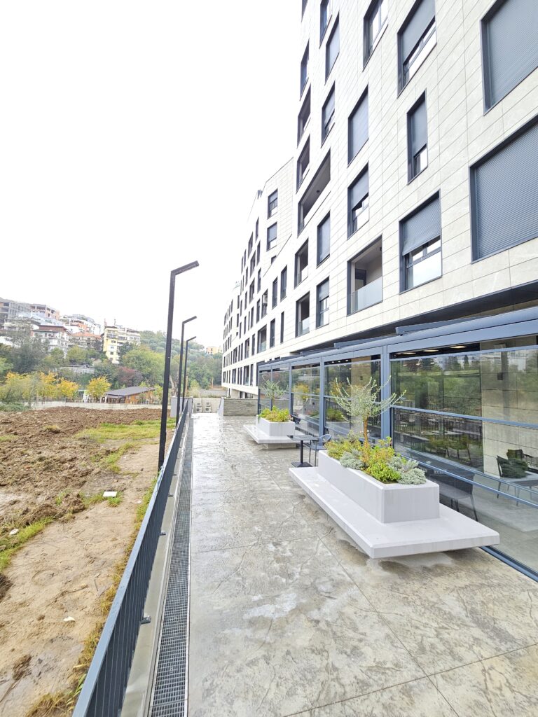 apartament tek kopshti zologjik, tirane