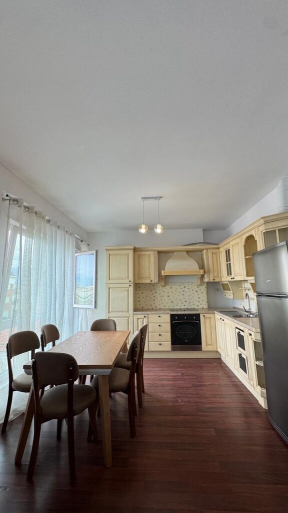 ap komuna parisit 2+1